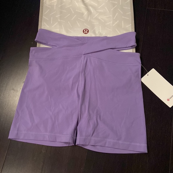 LULULEMON ALIGN CUT -OUT HR SHORTS 6” in Dark Lavender (DKLA) SZ 10 NWT - Picture 2 of 11
